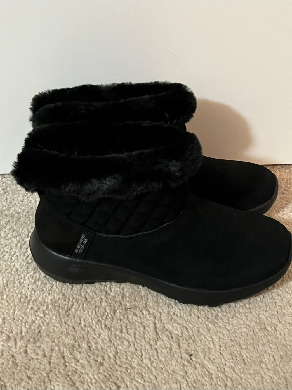Skechers hands-free slip ins on the go joy snow day size 5 Black Faux-Fur  Boots